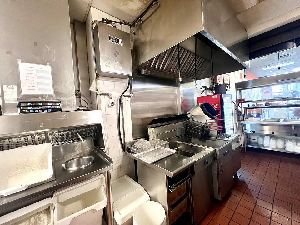 8631 Granville Street, Vancouver, BC