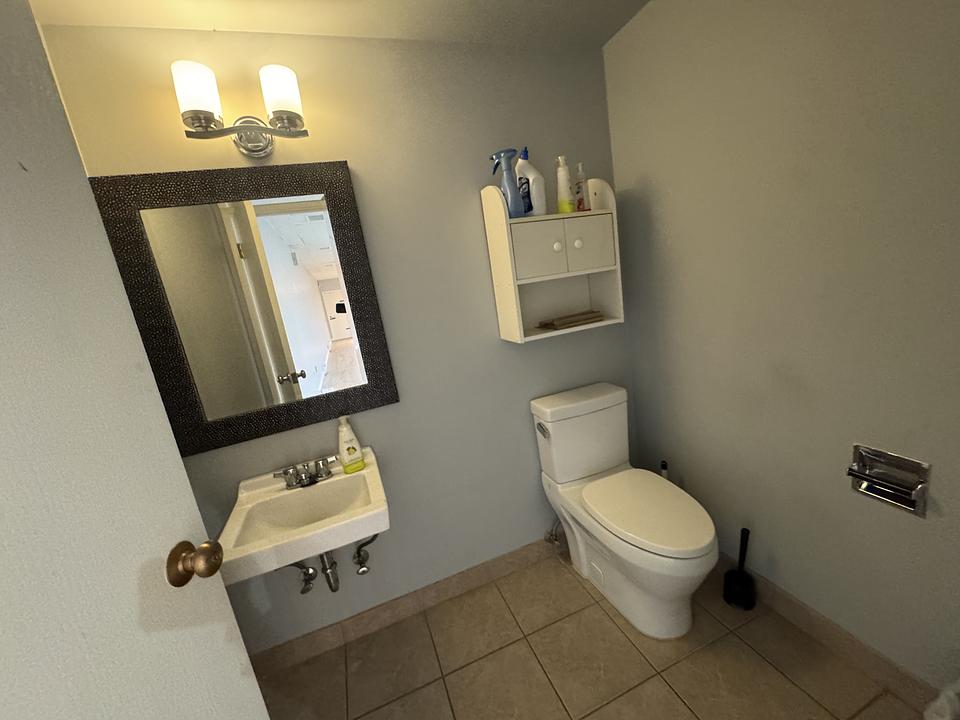 200 - 11031 Bridgeport Road, Richmond, BC