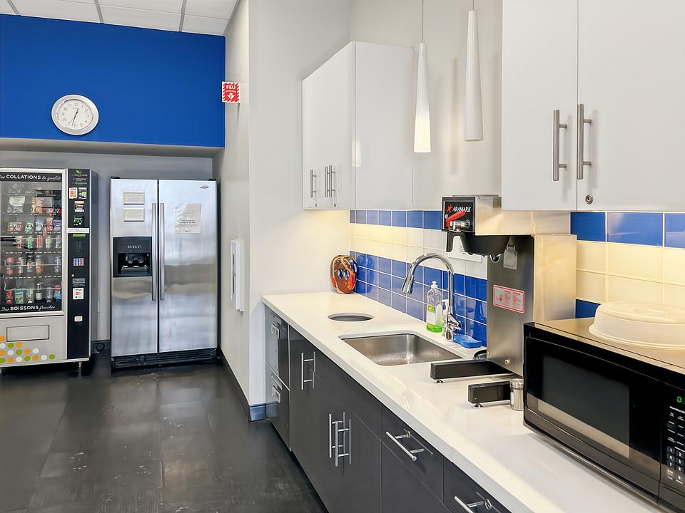 4th Floor - 6500 Route Transcanadienne, Pointe-Claire, QC