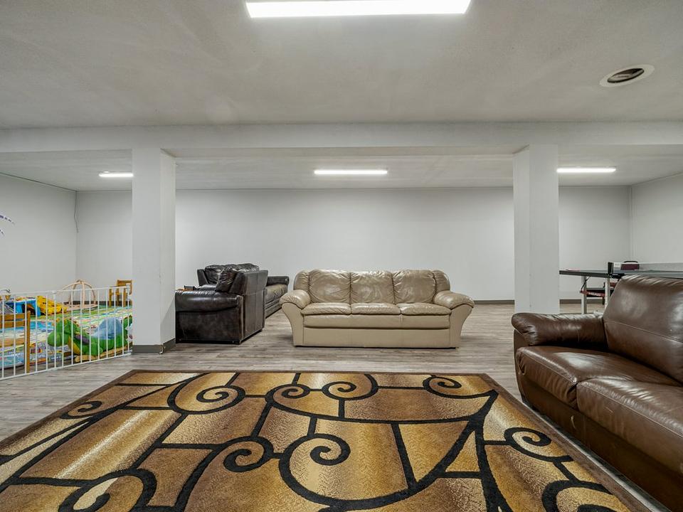 327 10 Street South, Lethbridge, AB