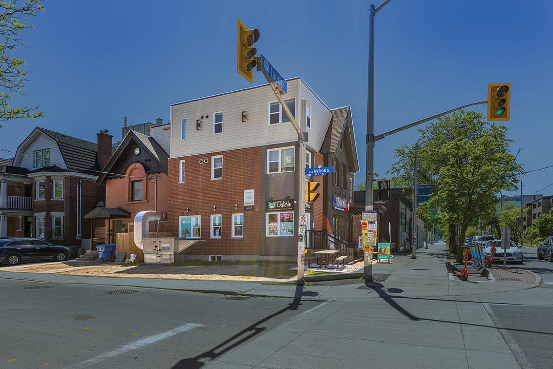 238 Laurier Avenue East, Ottawa, ON