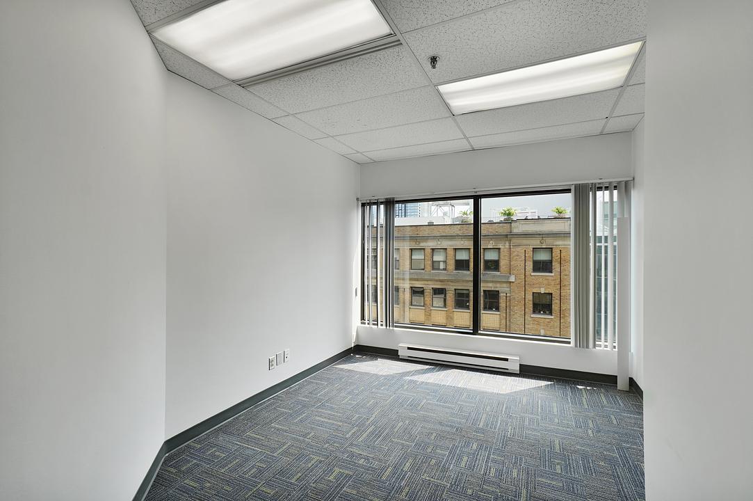 100 - 425 Boulevard de Maisonneuve, Montréal, QC