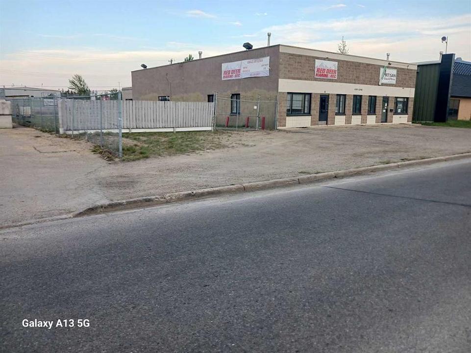 6789 52 Avenue, Red Deer, AB