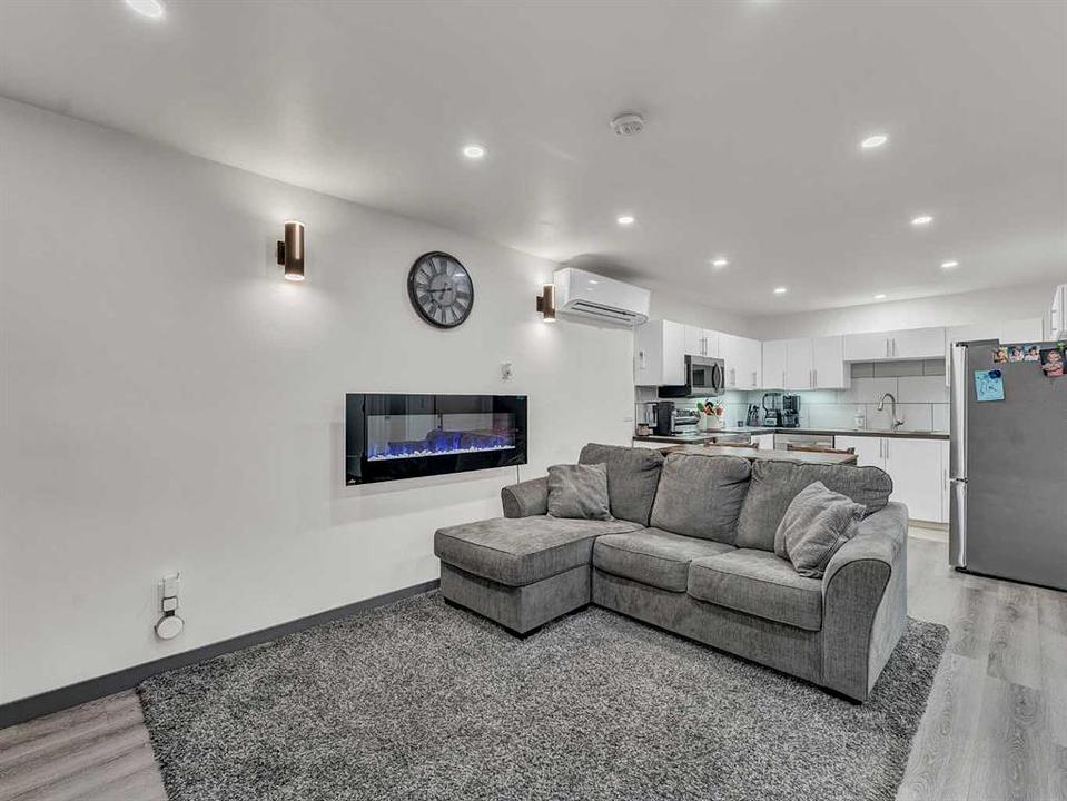 133 South Railway Avenue, Irvine, AB