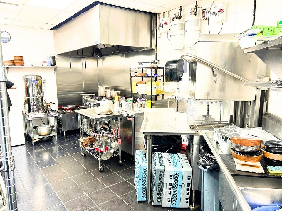 6 - 5-4300 Kingsway, Burnaby, BC