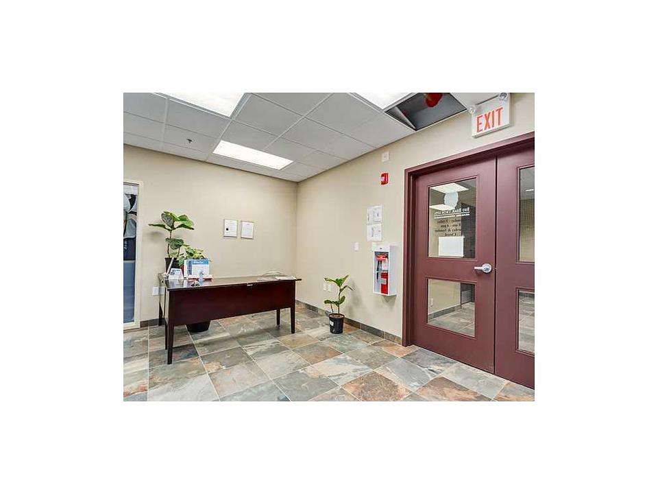 220 - 52 Gateway Drive Northeast, Airdrie, AB