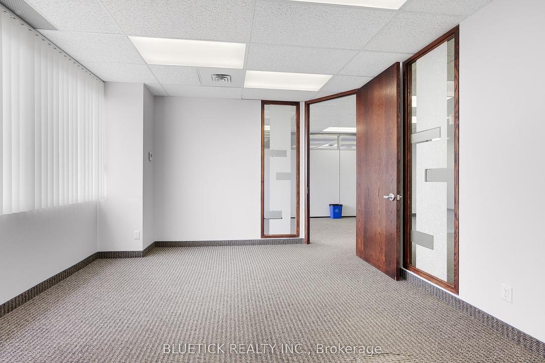 503 - 700 Dorval Drive, Oakville, ON