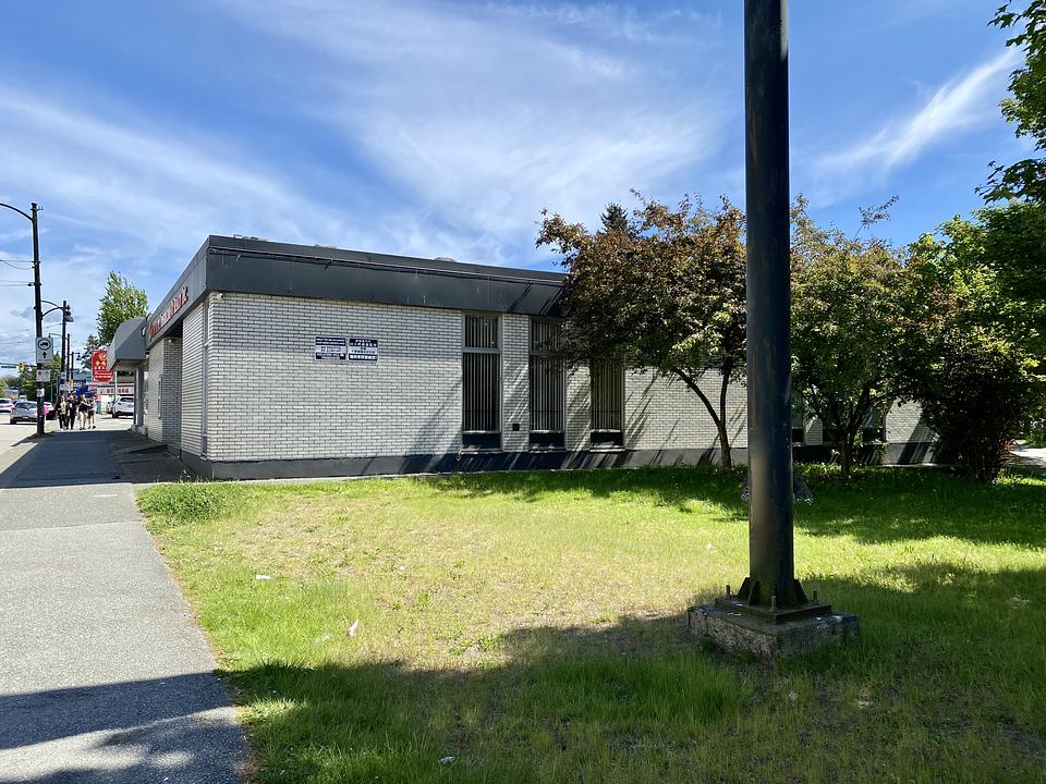 Basement - 2700 Kingsway, Vancouver, BC
