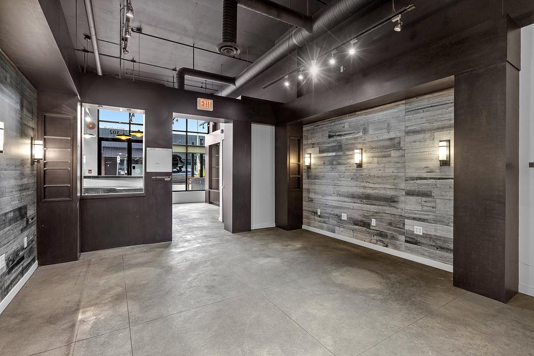 102 - 1630 Pandosy Street, Kelowna, BC