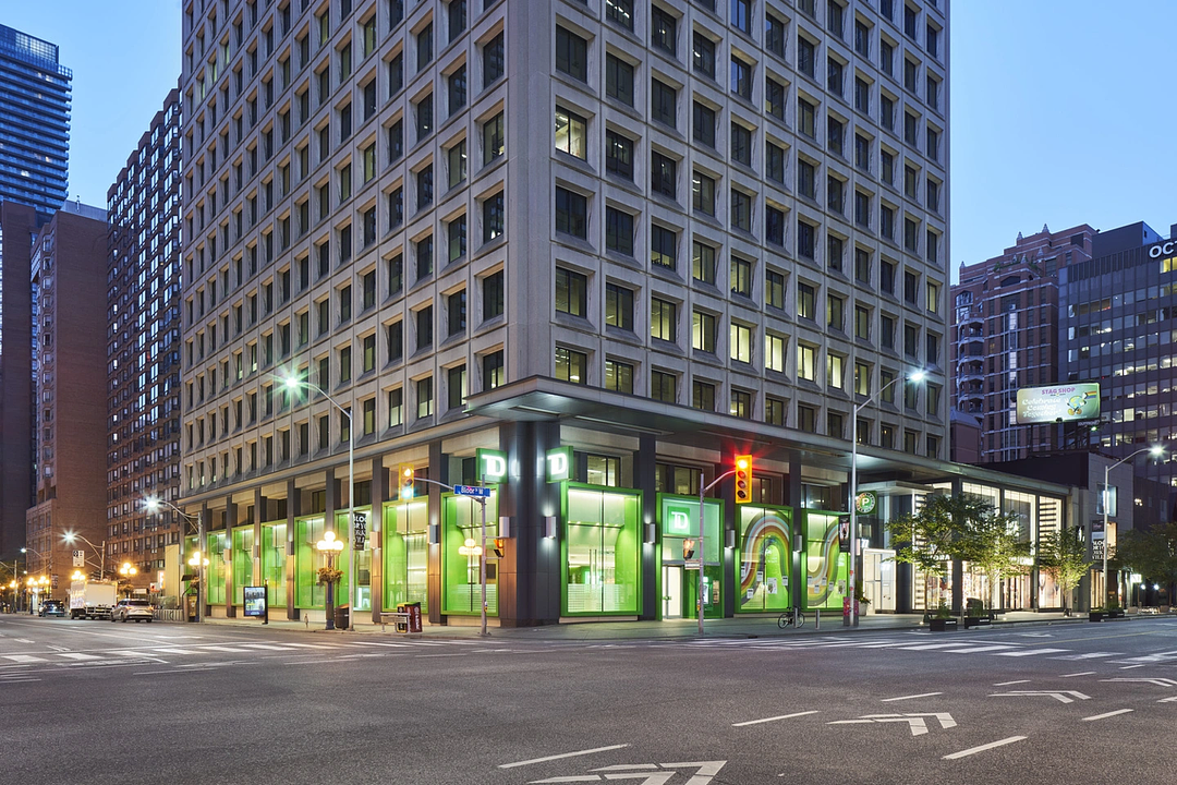 01904 - 77 Bloor Street West, Toronto, ON