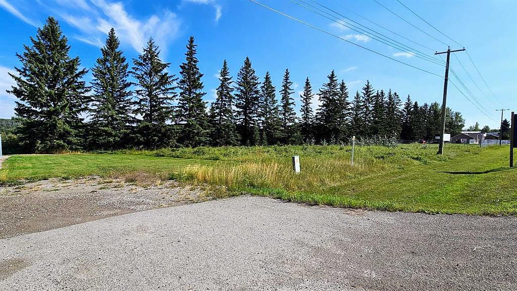 716 Main Avenue West, Sundre, AB