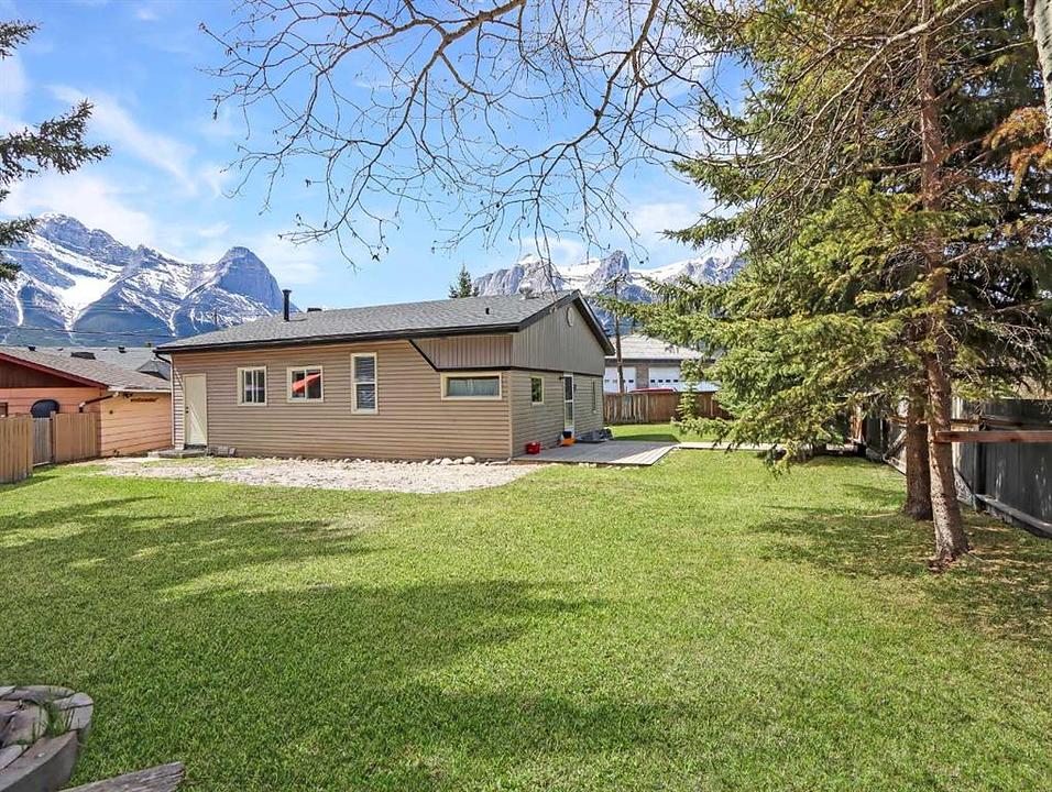 228 17 Street, Canmore, AB