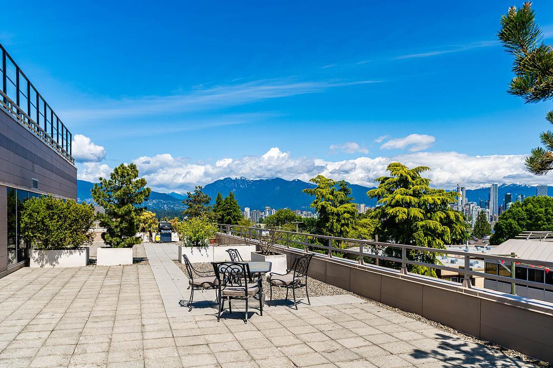 400 - 2025 West Broadway, Vancouver, BC