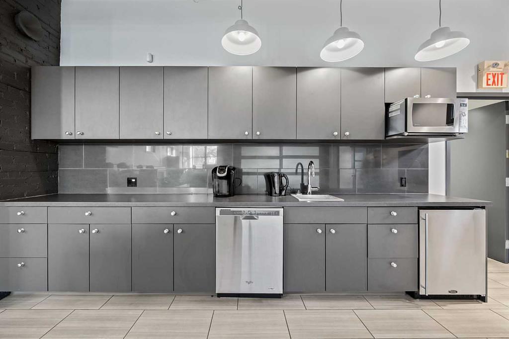 1742 10 Avenue Southwest, Calgary, AB