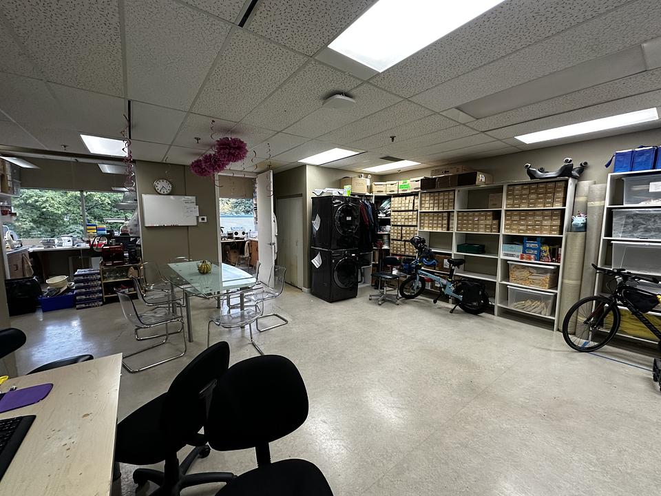 202 - 2609 Westview Dr, North Vancouver, BC