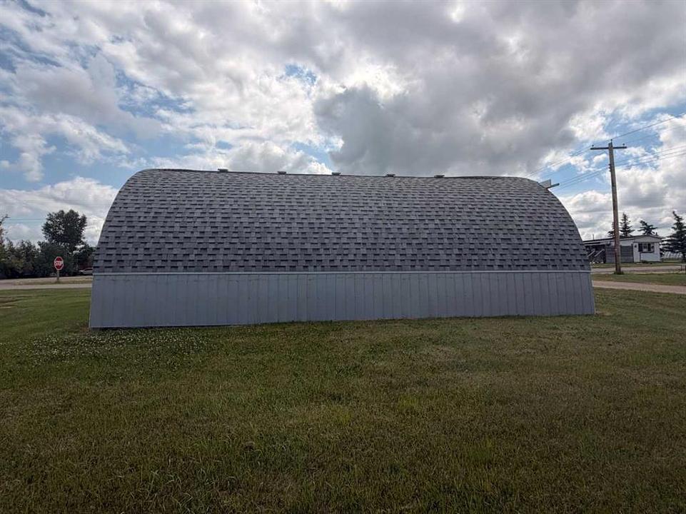 102 - Main Street, Munson, AB