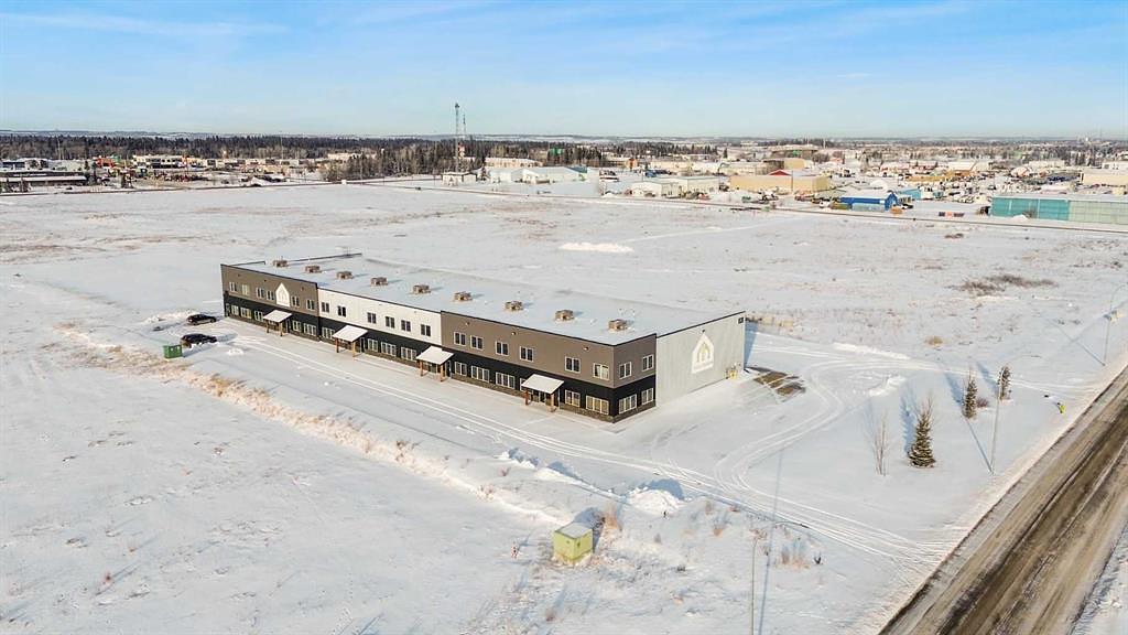 101 - 312 Energy Way, Penhold, AB