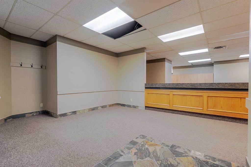 200 - 40 Elizabeth Street, Okotoks, AB