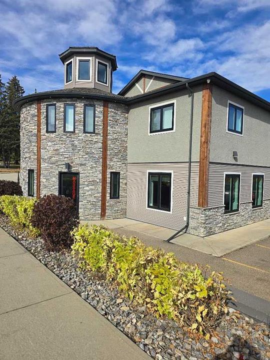 201 - 110 Pelican Place, Sylvan Lake, AB