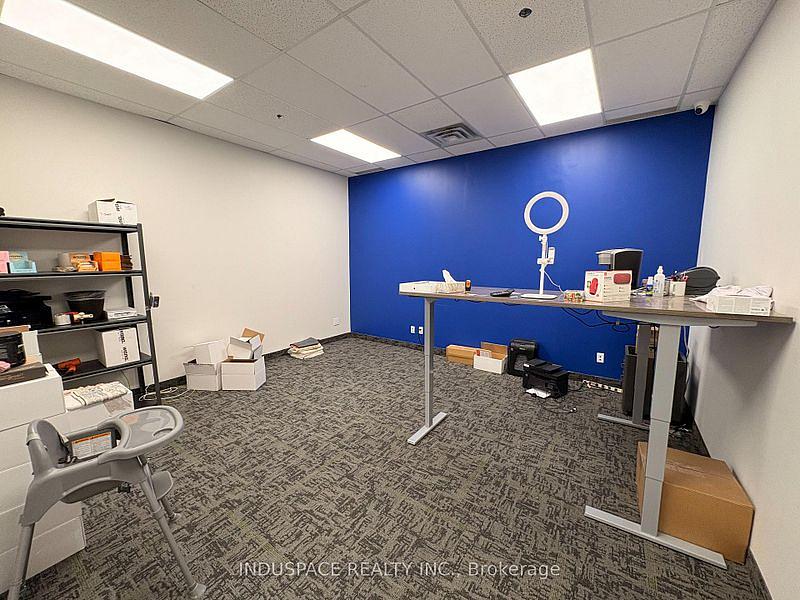 8 - 3620a Laird Road, Mississauga, ON