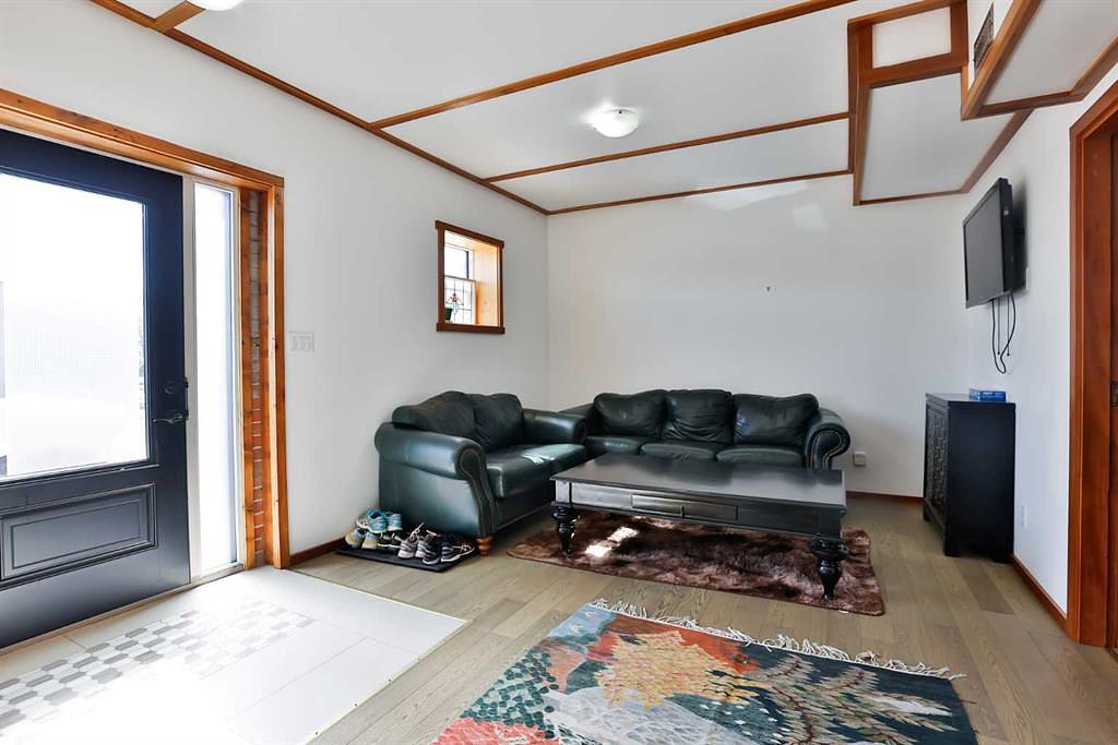 320 Railway Avenue, Granum, AB