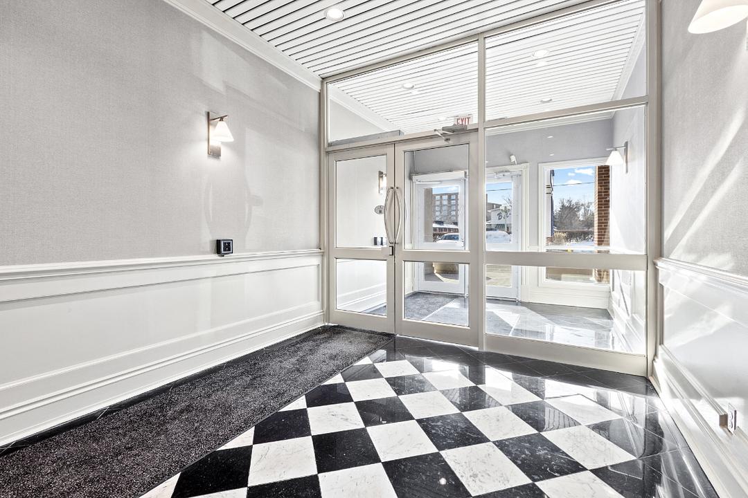 Suite 501 - 2039 Robertson Road, Ottawa, ON