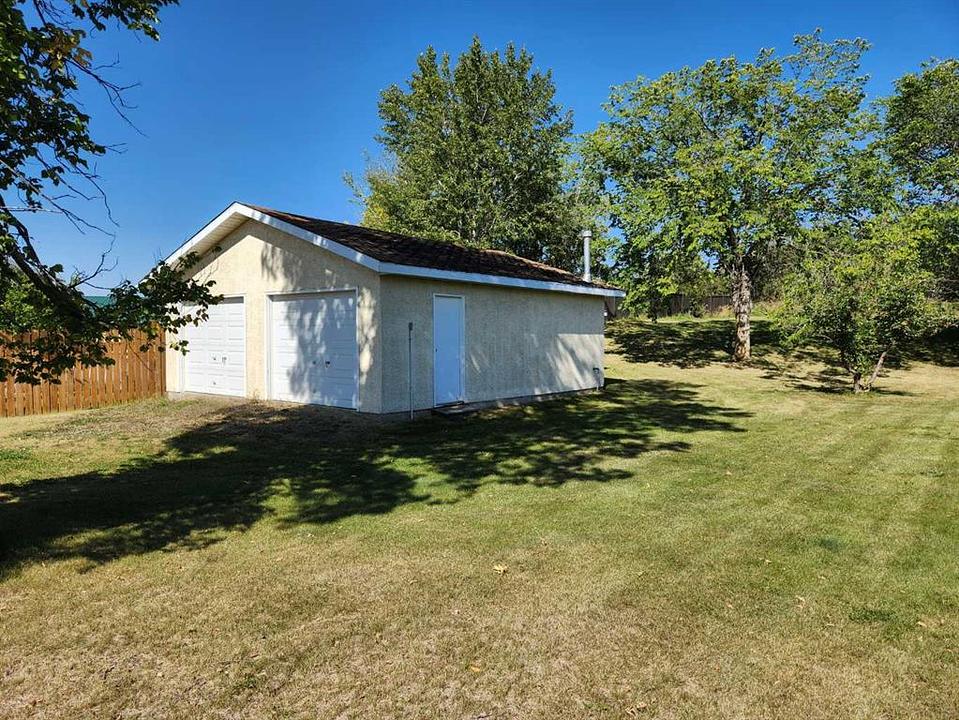 5430 Fairview Avenue, Bashaw, AB