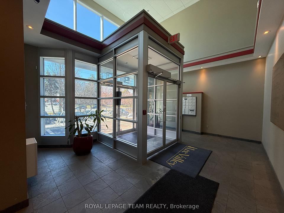 900 Morrison Drive, Ottawa, ON