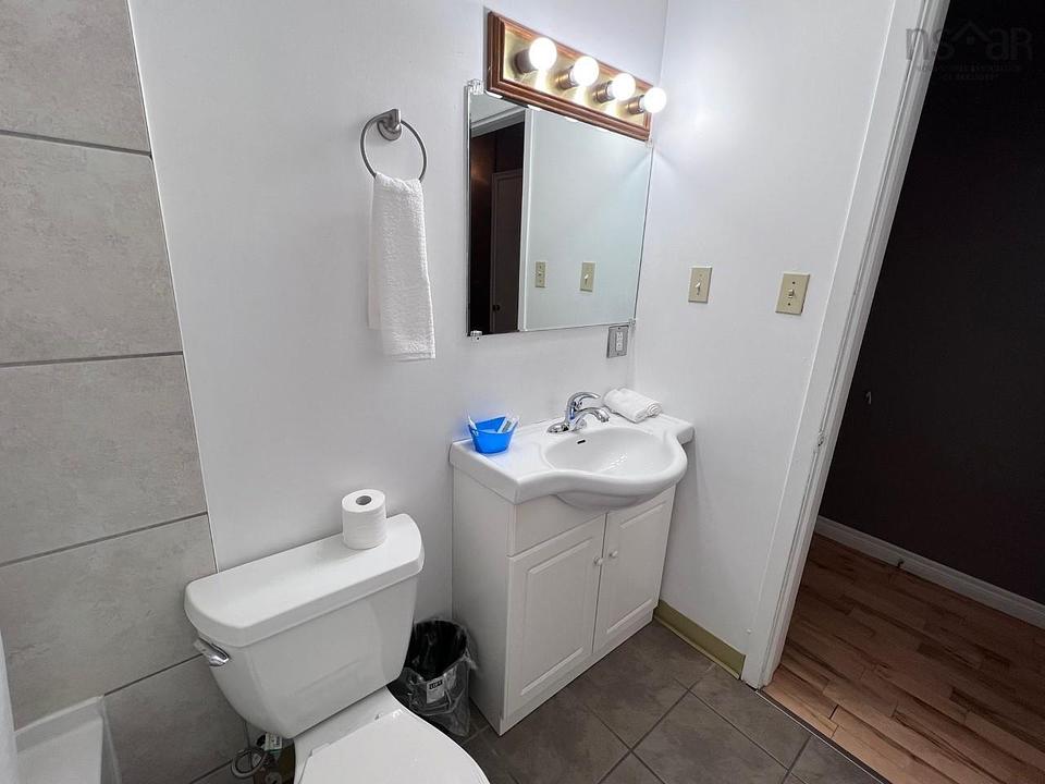 100 Kings Road, Sydney, NS