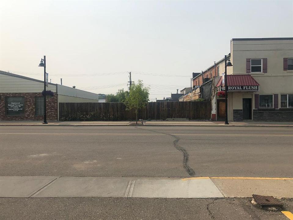 4912 50 Street, Ponoka, AB