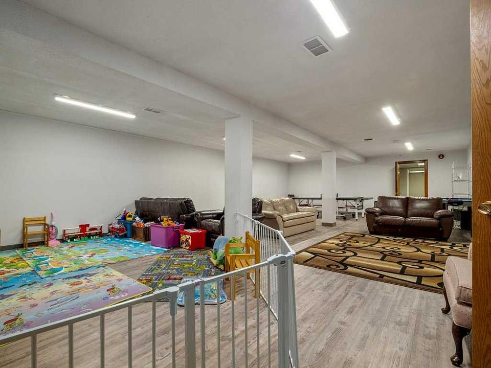 327 10 Street South, Lethbridge, AB