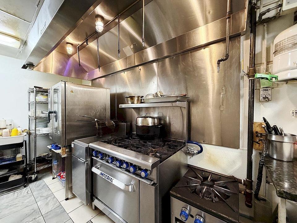 2942 West Broadway, Vancouver, BC