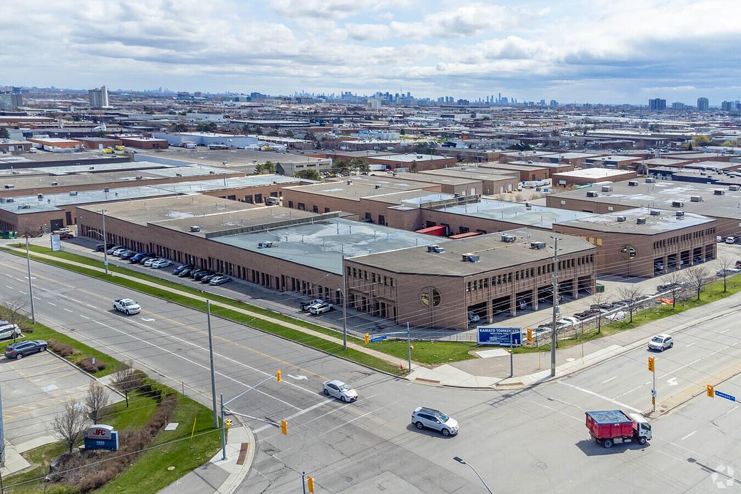 211-212 - 1030 Kamato Rd, Mississauga, ON