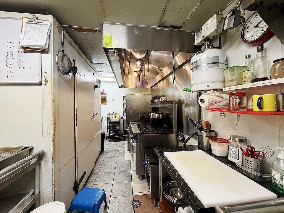2942 West Broadway, Vancouver, BC