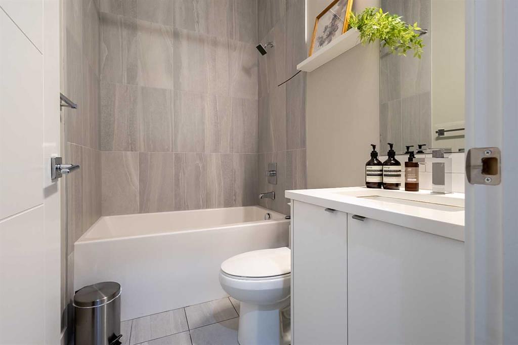 4539 Bowness Road Northwest, Calgary, AB