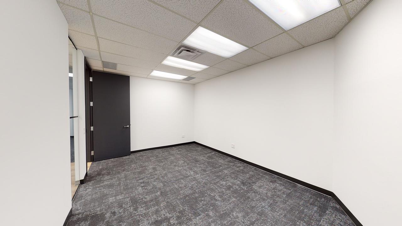 800 - 30 Eglinton Avenue West, Mississauga, ON