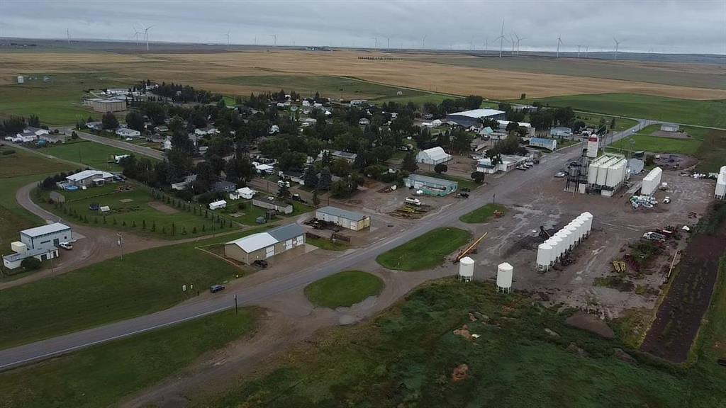 Railway Avenue South, Lomond, AB