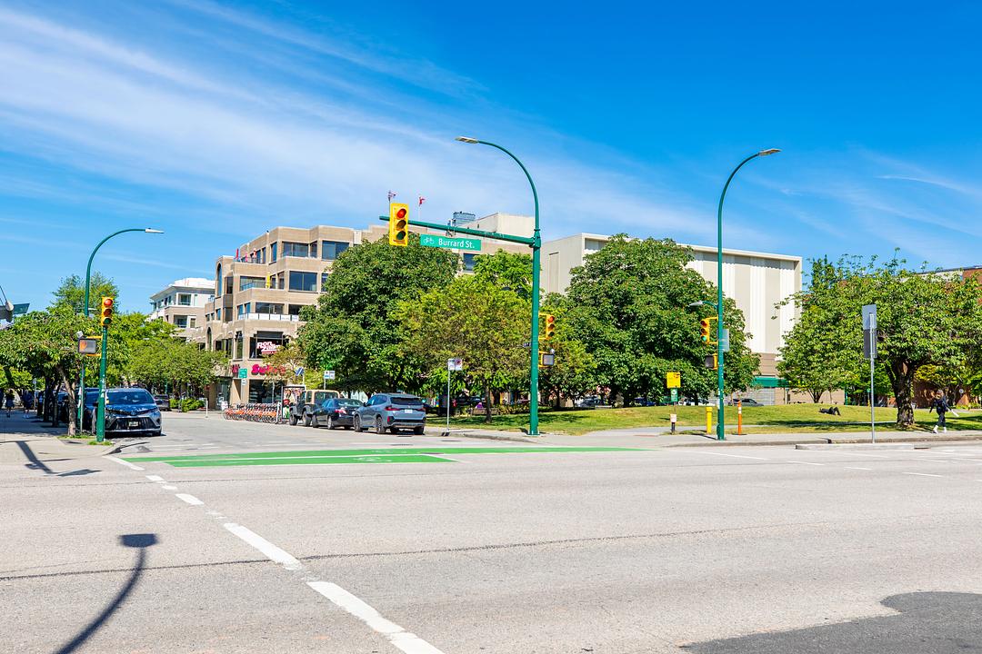 1683 Chestnut St, Vancouver, BC