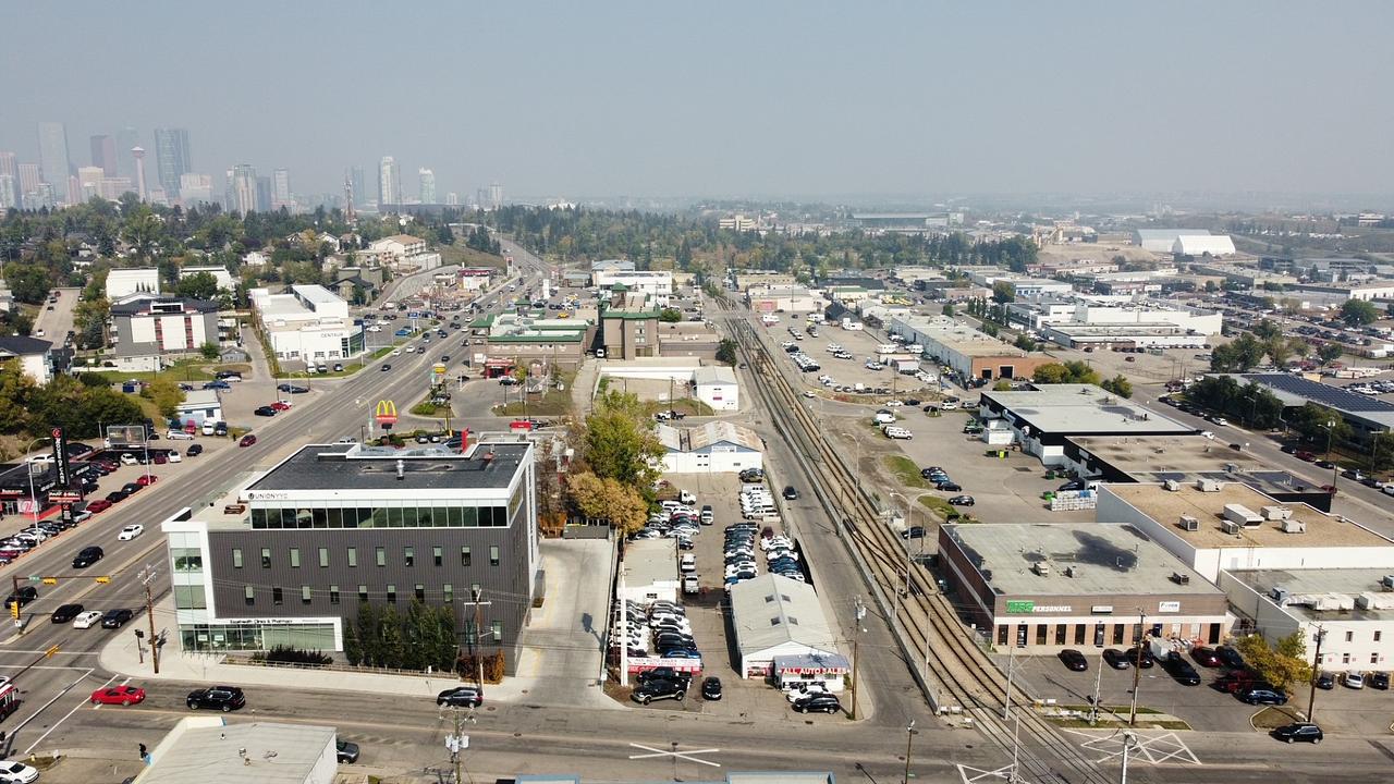 320 39 Avenue Southeast, Calgary, AB