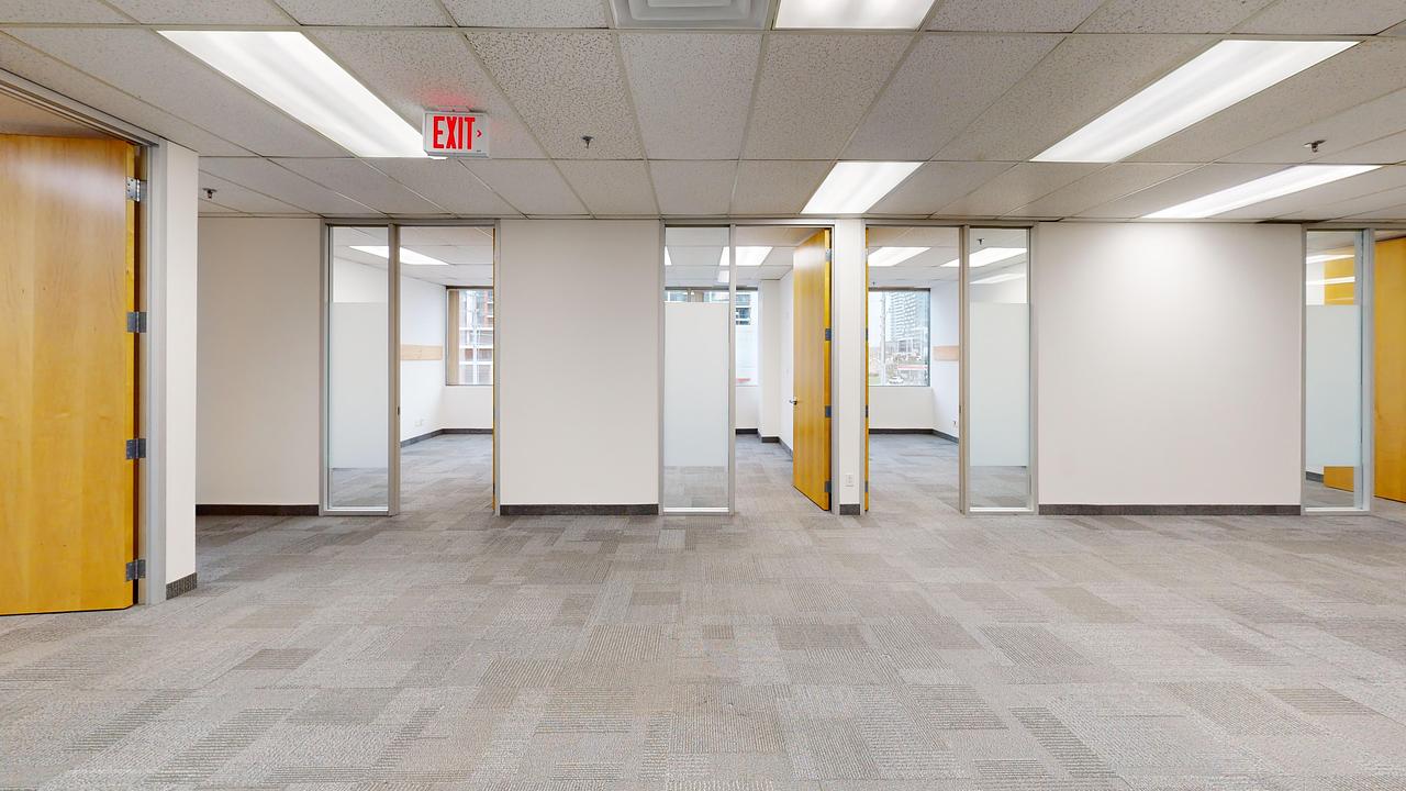 300 - 30 Eglinton Avenue West, Mississauga, ON