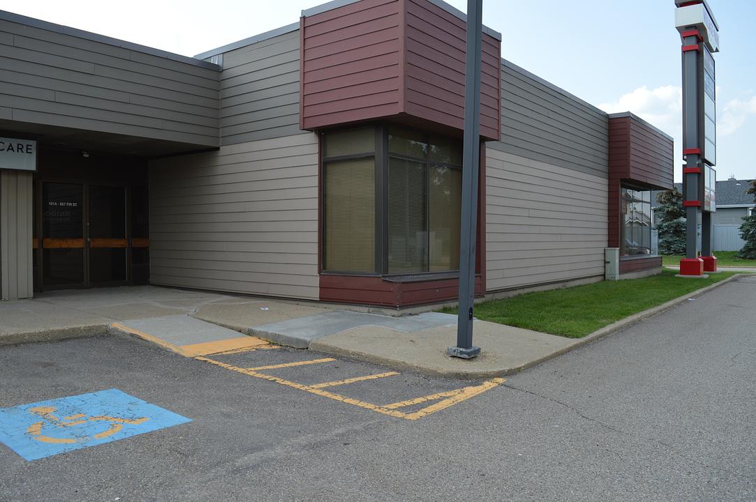 100 - 957 Fir St, Sherwood Park, AB