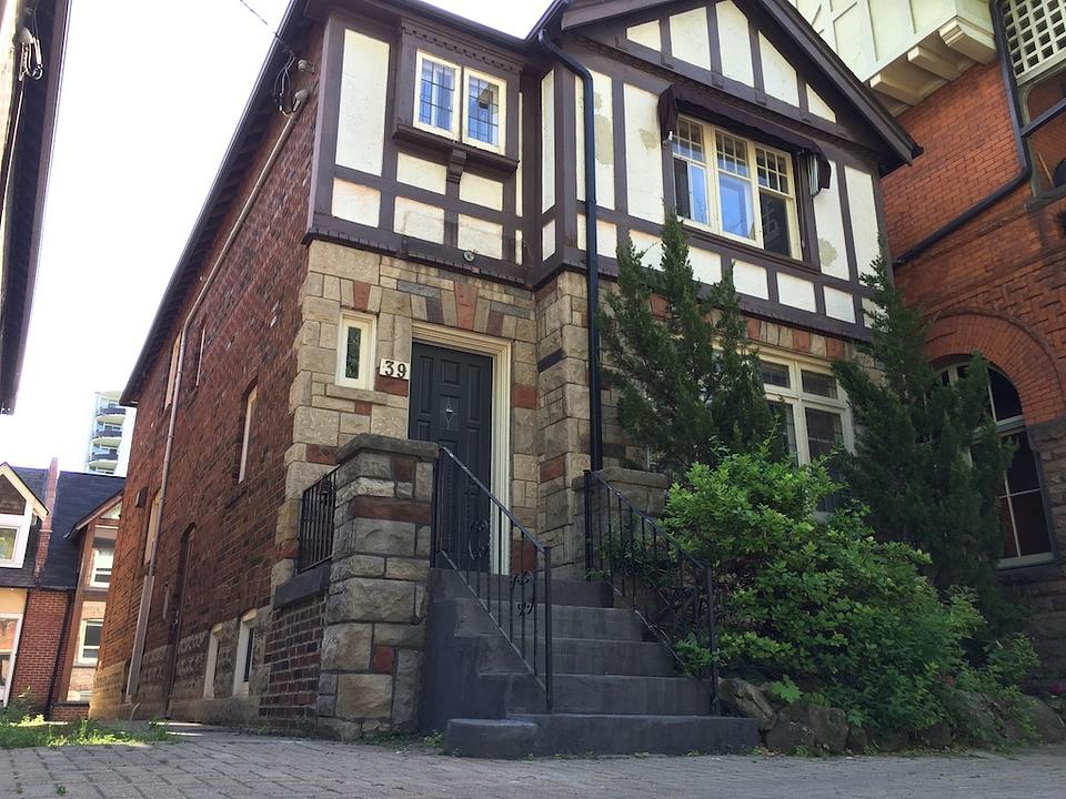 Main - 39 Madison Avenue, Toronto, ON