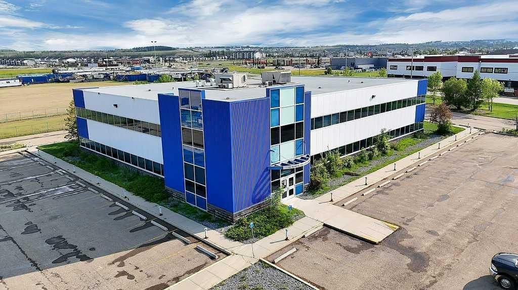 33 Schenk Industrial Road, Sylvan Lake, AB