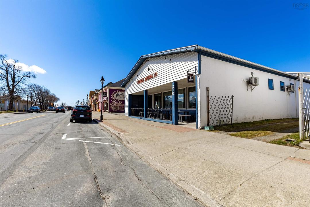 250 Main Street, Yarmouth, NS