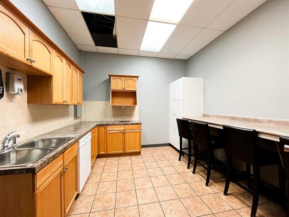 101 - 132 4 Avenue Southeast, Medicine Hat, AB