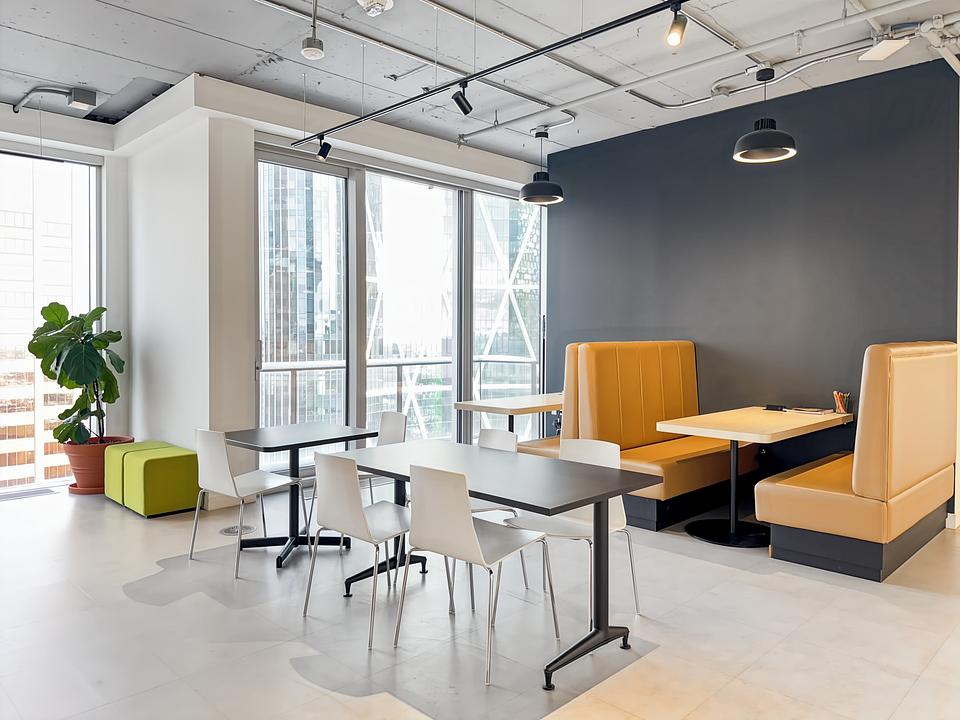 685 Centre Street South, Calgary, AB