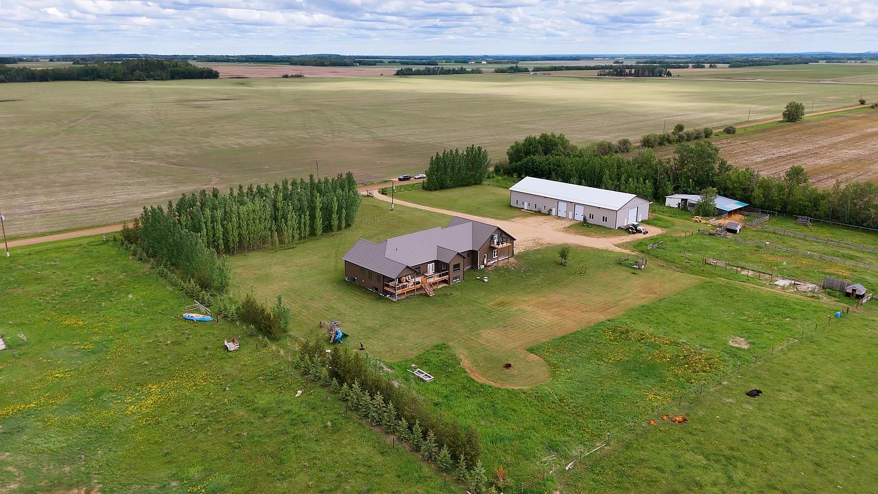26517 Township Road 584, Pickardville, AB