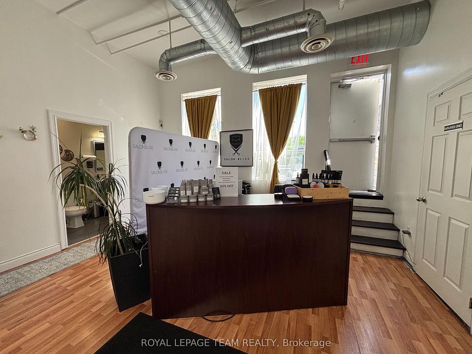 301 Bank Street, Ottawa, ON