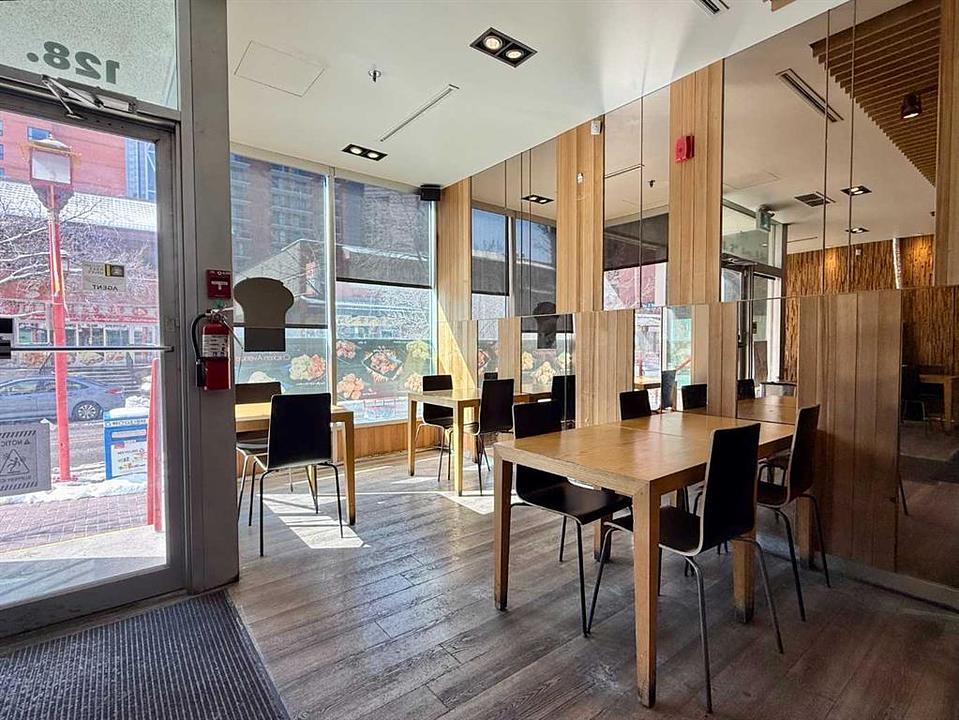 128 2 Avenue Southeast, Calgary, AB