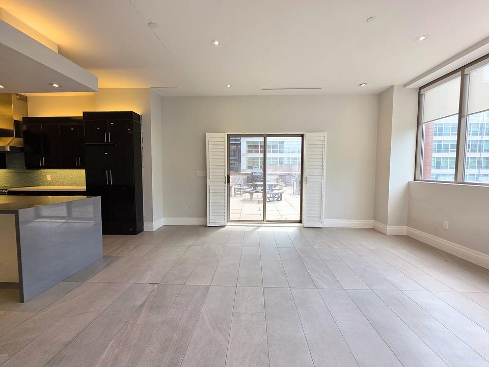 304 - 393 King St W, Toronto, ON